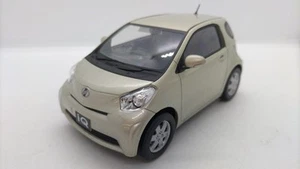 1/24 Toyota Color Sample Car Iq Silky Gold 5A7 Minicar - Picture 1 of 20