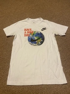 Nike Have A Nike Day Earth Graphic T-Shirt Swoosh Logo Streetwear Men's Medium - Picture 1 of 9