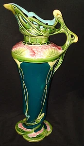 Brocca Tankard Vintage Austria Art Nouveau Maiolica Rosa Floreale Twisted 14" - Foto 1 di 6