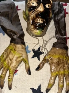 Halloween zombie illuminato da esterno - Foto 1 di 1