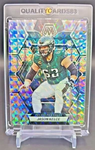 CARTA RIFRATTORE JASON KELCE ARGENTO ARCOBALENO CON CUSTODIA NFL PHILADELPHIA EAGLES - Foto 1 di 7
