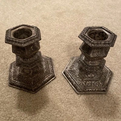 Antiguo par de candelabros de plata de ley Foto 1 de 4