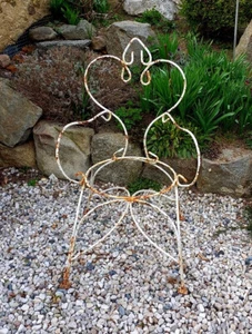 Gartenstuhl aus Rundeisen mit Armlehne und Schüssel - Bild 1 von 2