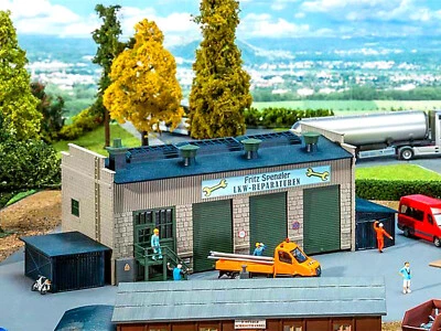 Pola/Faller 131385 Lkw-Werkstatt mit Toren Fritz Spengler NEU ungebaut H0 1:87, - Bild 1 von 4