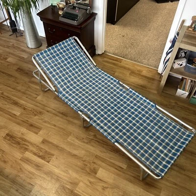 Cuna plegable vintage de aluminio antiguo para playa césped cubierta Foto 1 de 4