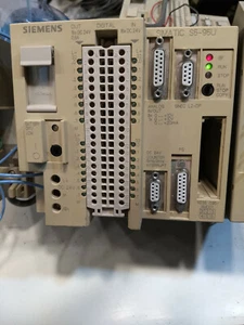 Combo de CPU, E/S digital y analógica Siemens Simatic S5-95U 6ES5-095-8MD01 - Imagen 1 de 2