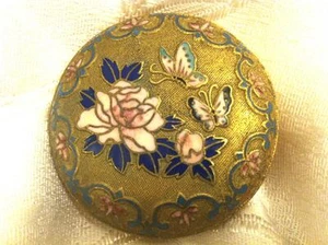 BEAUTIFUL BUTTERFLIES & FLOWERS ENAMEL CLOISONNE ANTIQUE CHINESE SNIFF PILL BOX - Picture 1 of 1