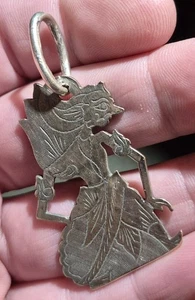ANTIQUE .800 SILVER JAPANESE ONI ENGRAVED CHARM PENDANT vafo - Picture 1 of 4