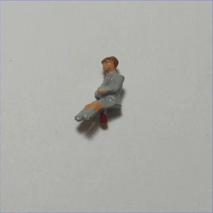 Triang Spot-On Seated Child Figure for Sedan Models - Picture 1 of 4