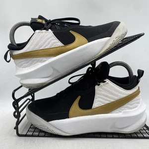 Nike Team Hustle D 10 schwarz weiß gold Turnschuhe Größe UK 3 Damen Basketball Fitnessstudio - Bild 1 von 8