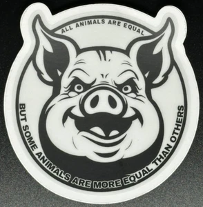 Pegatina George Orwell Animal Farm Cerdo 3 x 3 "Todos los animales son iguales, pero algunos..." - Imagen 1 de 1