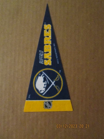 NHL Buffalo Sabres Vintage 2006 Rico/Tag Express Mini 4x9 Hockey Pennant Cover