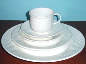 Wedgwood Nantucket White 5 PC. Place Setting Embossed Basketweave Bone China New - Picture 1 of 7