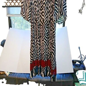 Vestido Go Softly PXL Abotonado Delantero, Mangas Cortas Informal Chic, Fluido Modesto. - Imagen 1 de 19