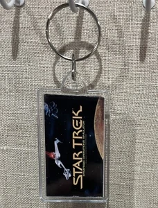 Star Trek Acrílico Doble Cara Llavero Anillo Arcade Videojuego Programa de TV Película - Imagen 1 de 2