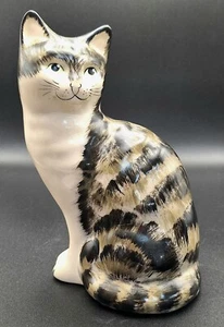 Babbacombe Pottery England - Sitting Cat Ornament - Hand Decorated - Picture 1 of 3