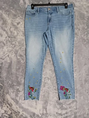 a.n.a A New Approach Jeans Womens 14 Light Wash Jegging Embroidered Raw Hem - Image 1 of 4