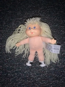 Vintage 1995 Mattel 5" Miniatur Kohl Patch Kinder Puppe Garn Haare - Bild 1 von 5