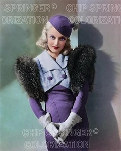BETTE DAVIS WEARING FASHIONABLE OUTFIT BEAUTIFUL COLOR PHOTO BY CHIP SPRINGER - Picture 1 of 1