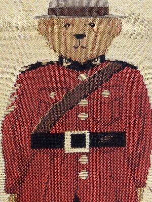 Oso de peluche SOLDADOS guardias tapiz tejido jacquard tela de tapicería por 56" W Foto 1 de 4