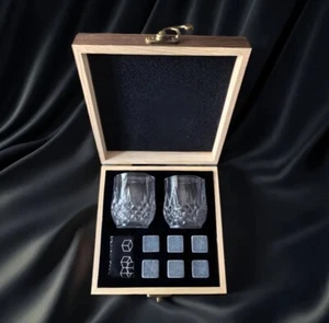 Whisky Steine Set mit Gravur - 6 Eiswürfel + 2 Whisky Gläser - Whisky Geschenk - Bild 1 von 5