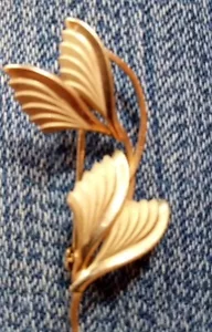 1/20th 14k GF DCE Graceful Leaves Brooch Elegant Flowing Leaves 1.50" Long - Picture 1 of 8