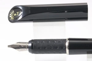 Vintage (c2004) Sheaffer Black Calligraphy Medium Fountain Pen - Picture 1 of 3