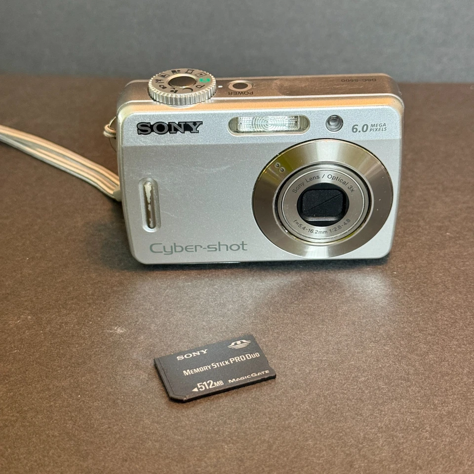 Câmera Digital Sony Cybershot DSC-S500 6.0MP Prata Com CARTÃO DE MEMÓRIA Testada - Imagem 1 de 4