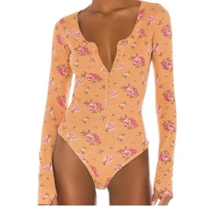 Body Free People Dylan Estampado Floral Henley Melocotón Pequeño Nuevo con Etiquetas - Imagen 1 de 12