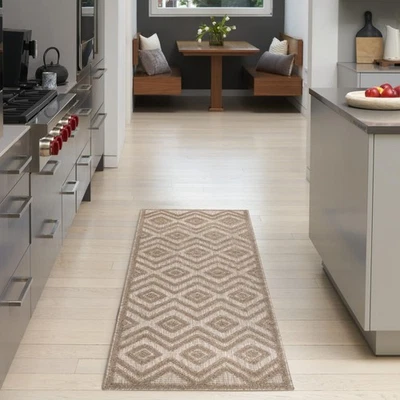 Alfombra de corredor de exterior beige 2x6 suave duradera a máquina hecha para uso en interiores y exteriores Foto 1 de 4