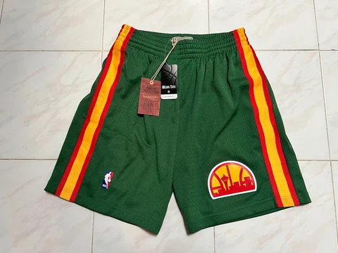 Seattle SuperSonics Mitchell & Ness 1994 Swingman Shorts Green Men’s Medium Cover