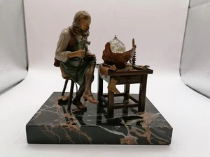 Schuster auf Marmorsockel, Wiener Bronze - Bild 1 von 15