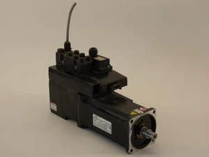 Schneider Electric BMI1003P07F Servomotor mit Endstufe 3PH 208-480V 1500-3... - Bild 1 von 9