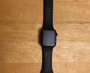 Apple Watch Series 6 40mm Space Black Aluminum Case with Black Sport Band - Zdjęcie 1 z 4
