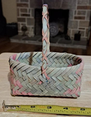 Small Pink And Green oval storage wicker rattan basket with handle Made In China Cover