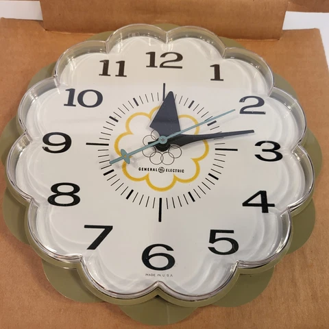 NOS NEW VTG GE General Electric Clock Scallop 2150 Avacodo/Green Cover