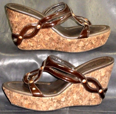 Женские коричневые босоножки Cole Haan из лакированной кожи с заклепками размер США 7B - Изображение 1 из 4