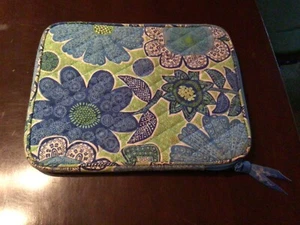 vera Bradley green floral iPad case - Picture 1 of 2
