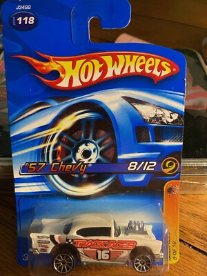 Hot Wheels 57 Chevy - 2006 Track Aces #118 - Cuerpo de plástico blanco, chasis de metal Foto 1 de 3