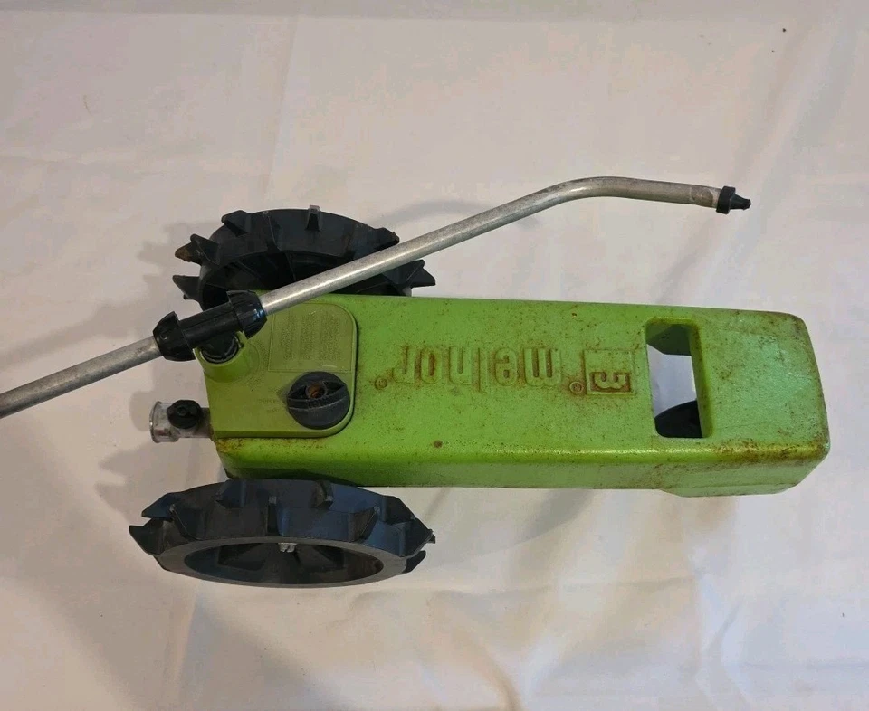 Rociador de césped de hierro fundido verde Melnor vintage tractor de viaje para caminar  Foto 1 de 4