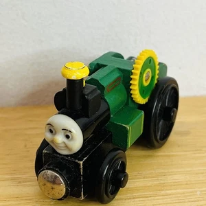 Trevor Giocattolo in Legno Thomas & Friends Britt Allcroft Curva Ferroviaria BRIO - Foto 1 di 5