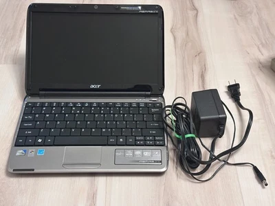 Acer Aspire One 1 Laptop Computer Model ZA3 Windows XP + Power Cord Charger - Image 1 of 4
