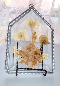 De Colección Enmarcado Plomo Vidrio Biselado Atrapasol Forma Casa Beige Flores Secas Rústicas - Imagen 1 de 6