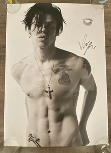 YUNGBLUD - KISSED MOTEL B&W POSTER SIGNED - Picture 1 of 1