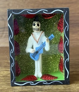 Vintage Mexican Day of the Dead Elvis Playing Guitar Shadow Box Folk Art 1980s - Bild 1 von 7
