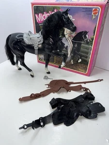 Vintage 1980 Mattel Black Stallion Midnight Barbie bambola cavallo con 3 selle e pennello - Foto 1 di 11