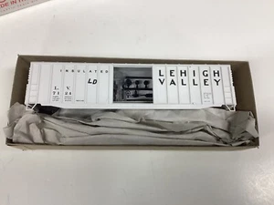 Accrual #5626 HO scale “Lehigh Valley” 50' ext. post box car kit Rd. #7124 - Picture 1 of 2