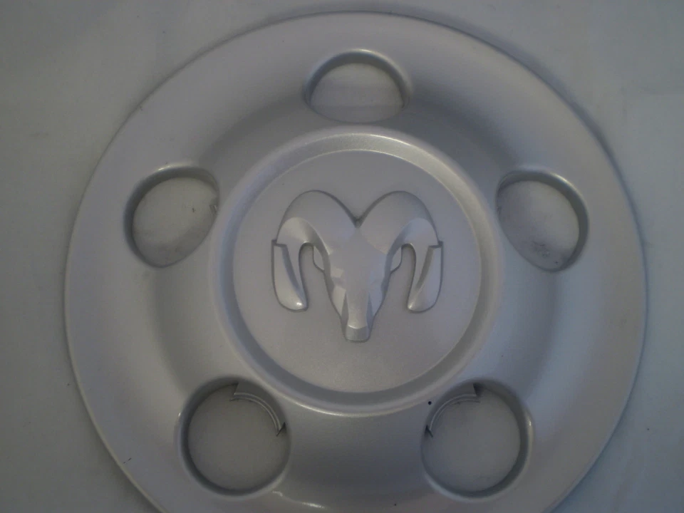 2002 2006 DODGE RAM SPRINTER 2500 3118S030 Wheel Hub Center Cap OEM - Image 1 of 1