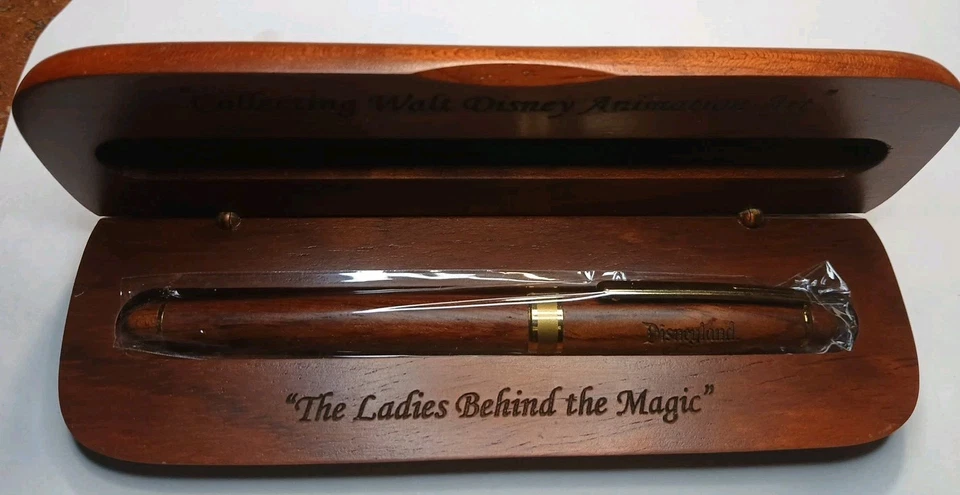 RARO - Pluma de palo de rosa Walt Disney "Las damas detrás de la magia", tapa Snoopy Foto 1 de 4