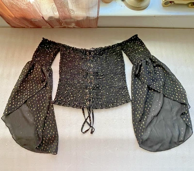 Top Charlotte Russe Mujer Pequeño Negro Calado Fuera del Hombro Manga Campana Bruja Foto 1 de 4